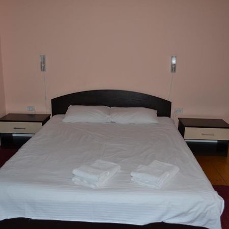 Art Hotel Chernivtsi Ngoại thất bức ảnh