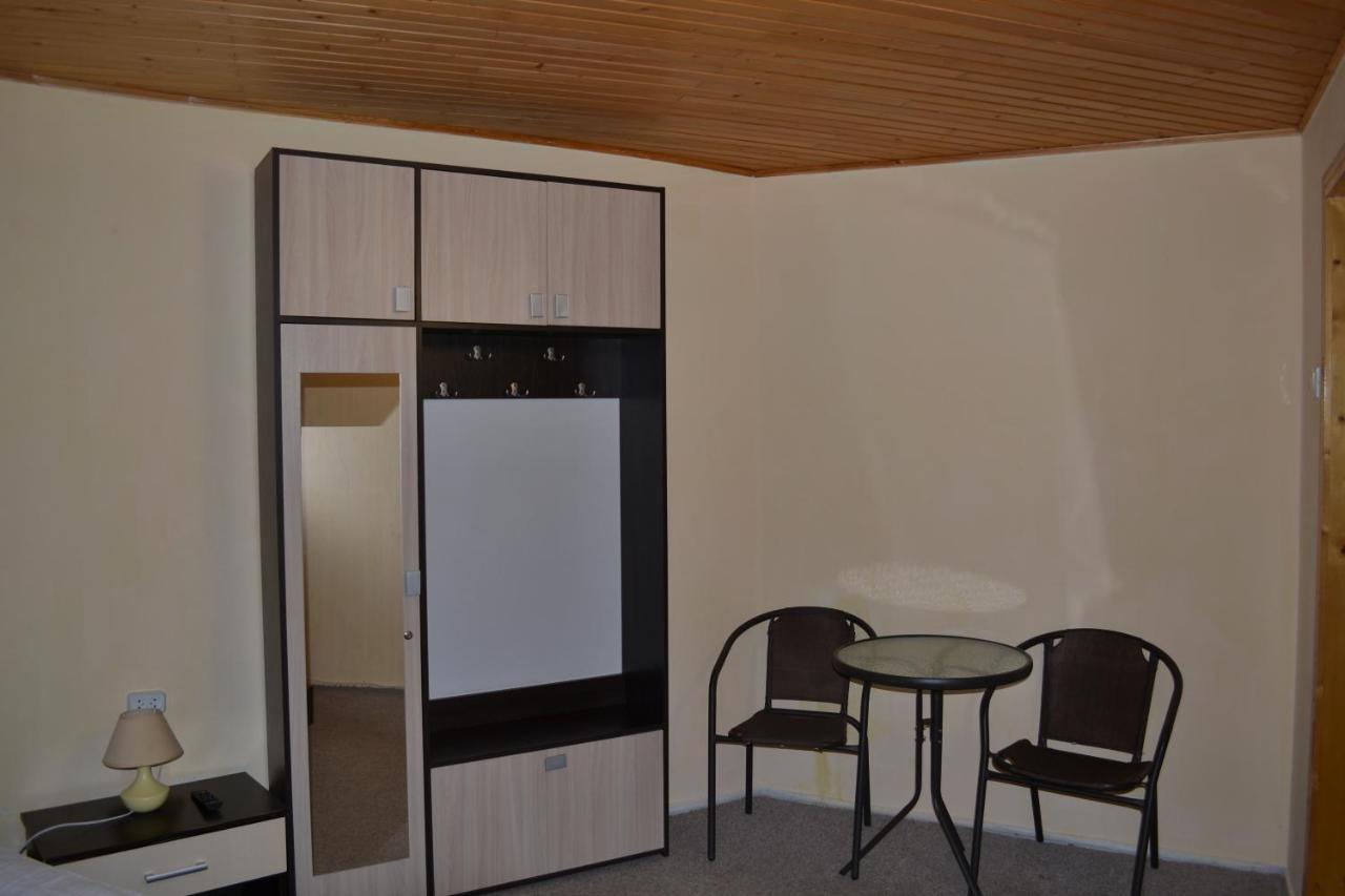 Art Hotel Chernivtsi Ngoại thất bức ảnh