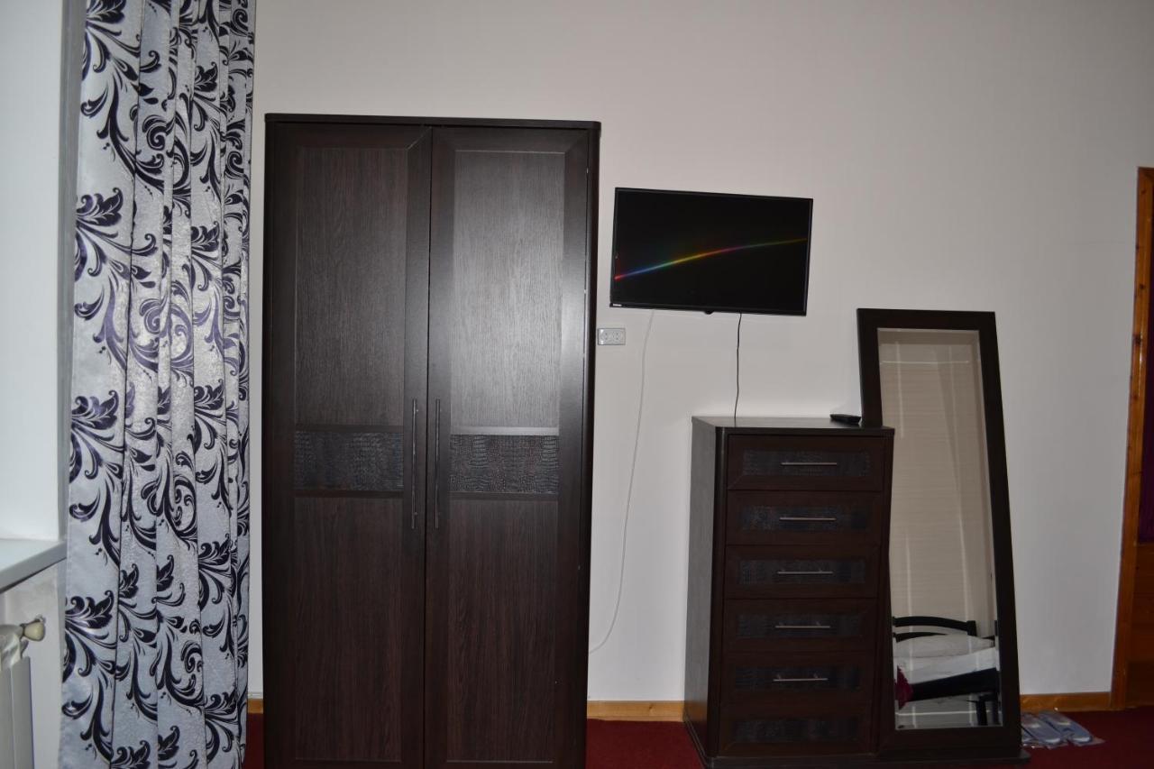 Art Hotel Chernivtsi Ngoại thất bức ảnh